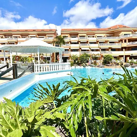 Heated Pool Royal Gardens By Deihu Experiences Διαμέρισμα *